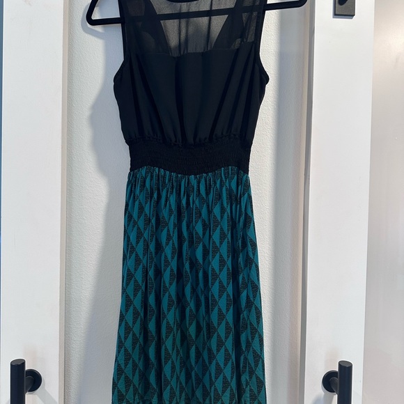 Manaola Dresses & Skirts - Manaola Black and Teal Sleeveless Dress